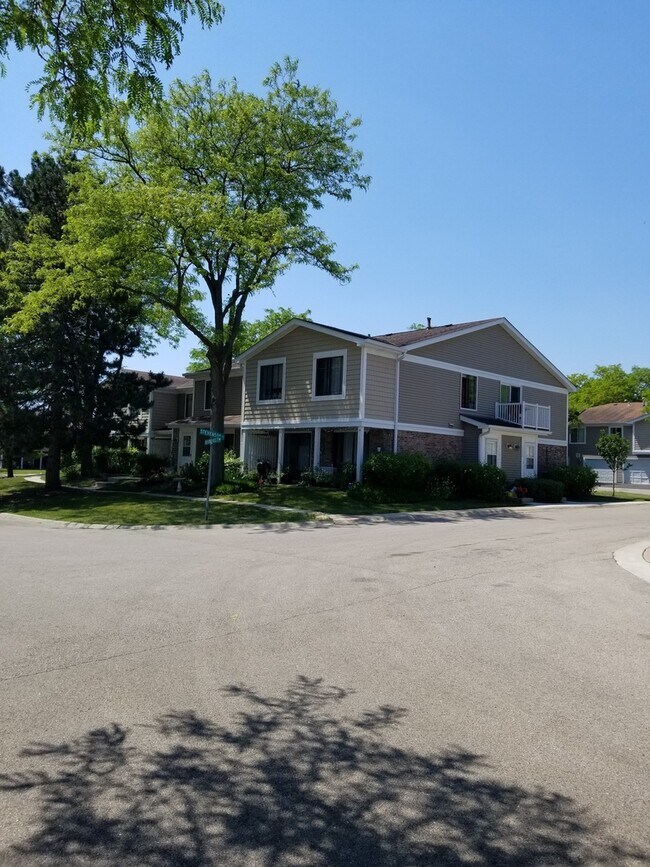 Building Photo - 1113 Eisenhower Ct