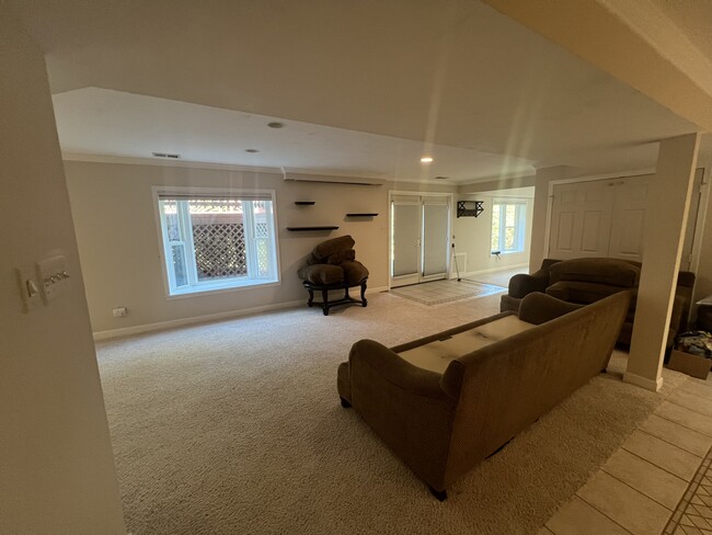 Foto del edificio - 8302 Silverthorn Rd
