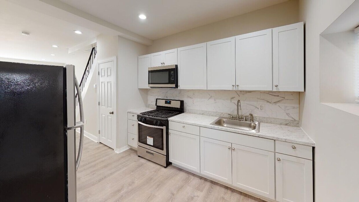 Primary Photo - SPACIOUS 3bd/1.5ba Home in Point Breeze Av...