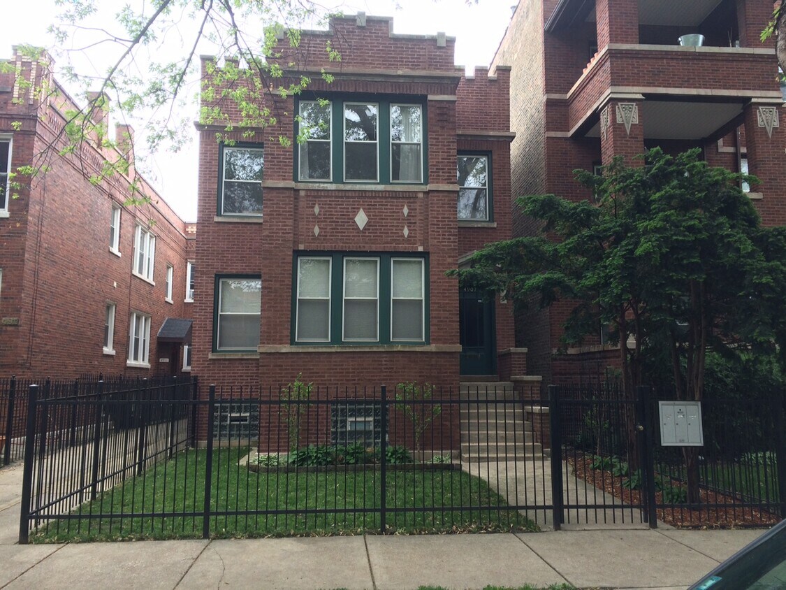 Primary Photo - 4907 N Monticello Ave