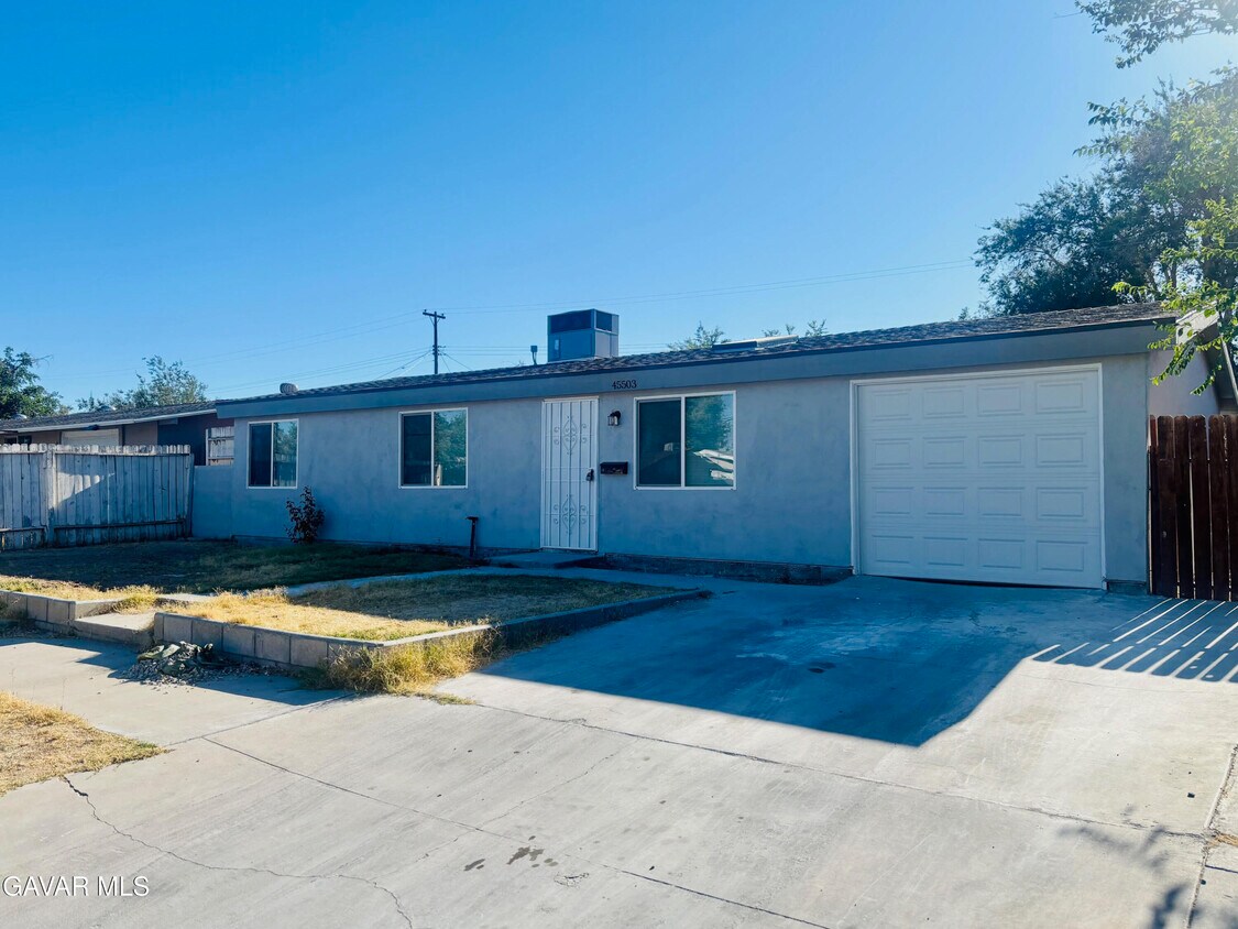 Foto principal - 45503 Gadsden Ave