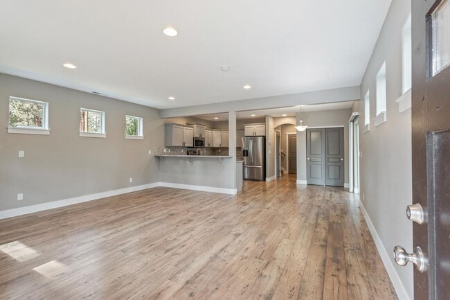 Building Photo - 952 E Timber Pine Dr