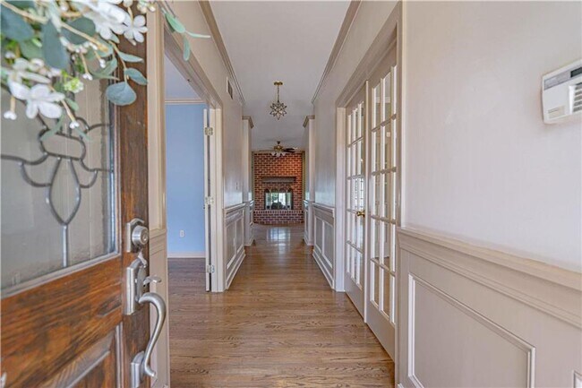 Foto del edificio - Elegant Living Awaits: Luxurious 4-Bedroom Home with Pool in Bethlehem Area School District