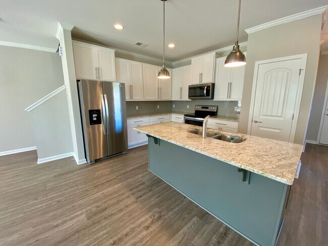 Foto del edificio - 3 bed/2.5 bath at end unit townhome in Berkeley Walk at Savannah Quarters with garage