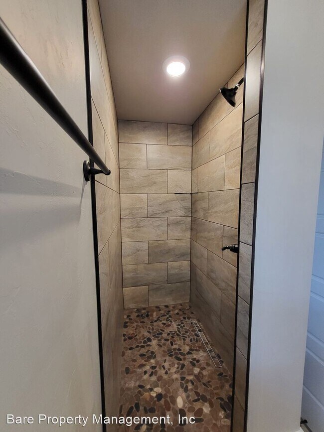 Building Photo - 3 br, 2.5 bath House - 2305 Kimball Dr
