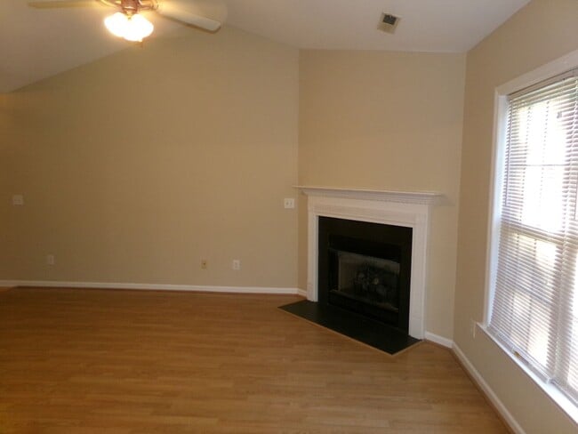 Foto del edificio - Near Silas Creek and Stratford Road