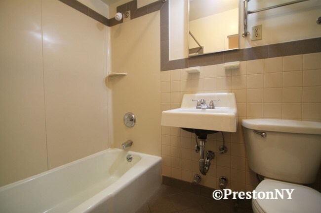 Foto del edificio - 328-330 E 91st St