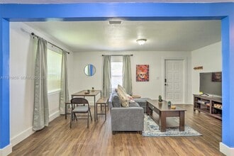 Building Photo - 1920 NW 47th St