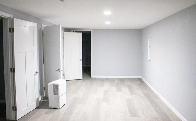 Building Photo - BEAUTIFUL KITCHEN! 2 CAR GARAGE!