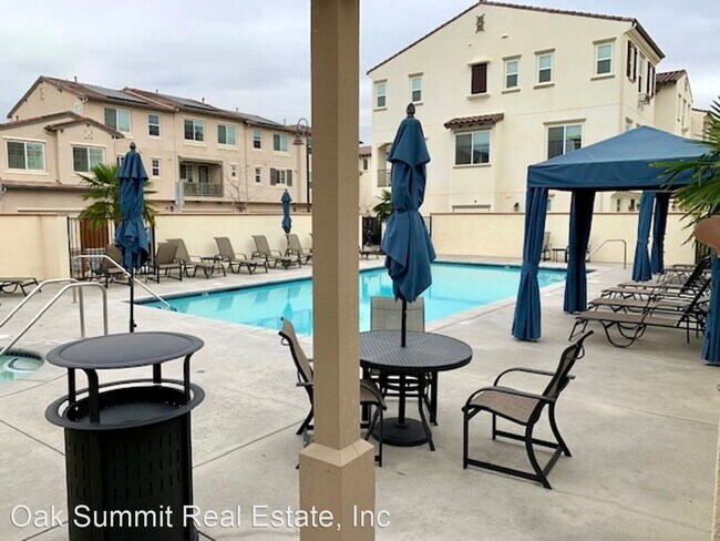 Foto del edificio - 3 br, 3 bath House - 174 Sawbuck St.