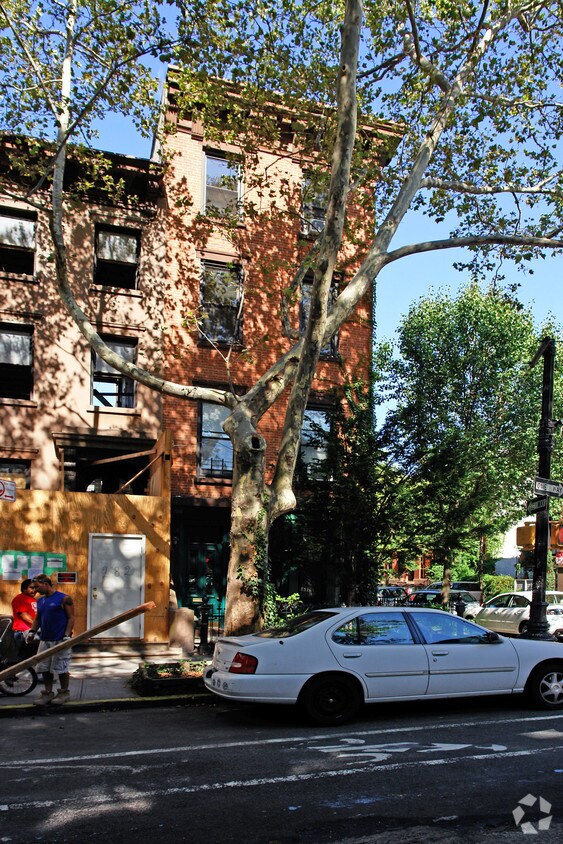 Primary Photo - 280 Clinton St