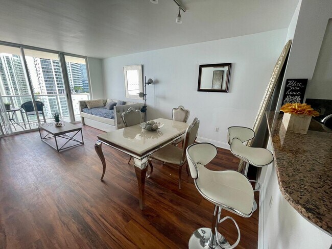 Foto del edificio - 1155 Brickell Bay Dr