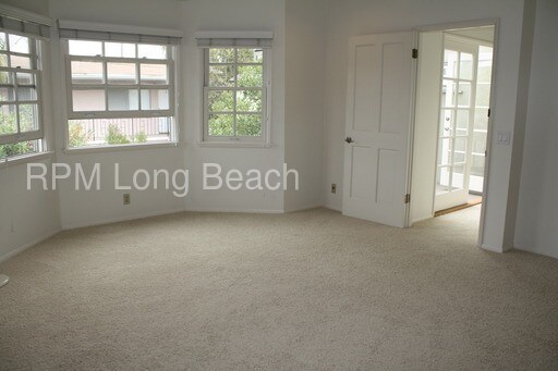 Building Photo - 261 Glendora Ave