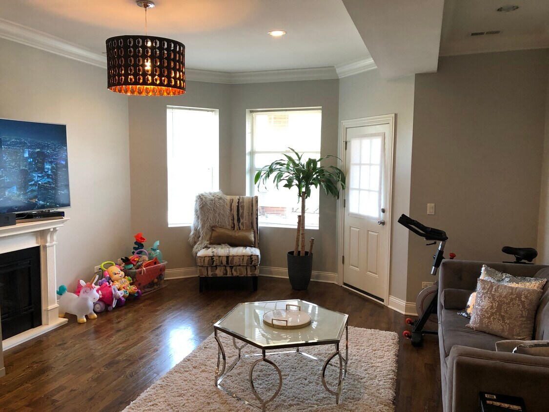 Foto principal - 6210 S Ingleside Ave