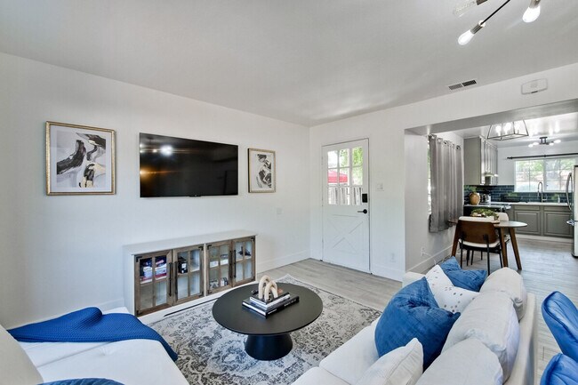 Foto del edificio - 4000 Rhoda Dr