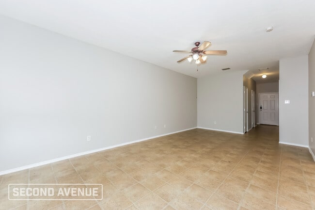 Building Photo - 6152 River Pointe Dr