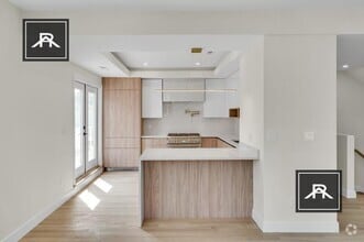 Building Photo - 75 Thorndike St