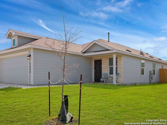 Building Photo - 3-BEDROOM HOME IN NORTHEAST CROSSING