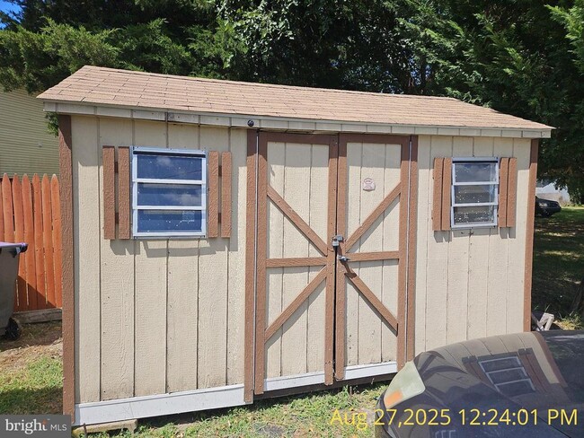 Building Photo - 139 Wilson St