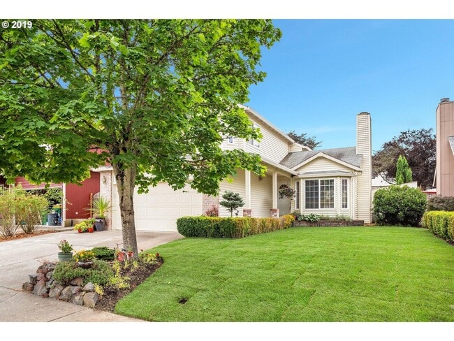 Building Photo - Inviting 3-Bedroom Home with Lush Landscap...