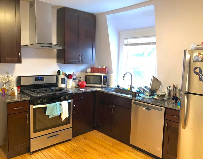 Foto del edificio - 2114 Maple Ave