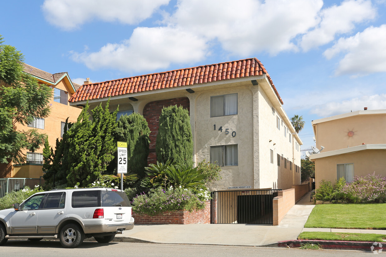 Foto principal - 1450 S Centinela Ave