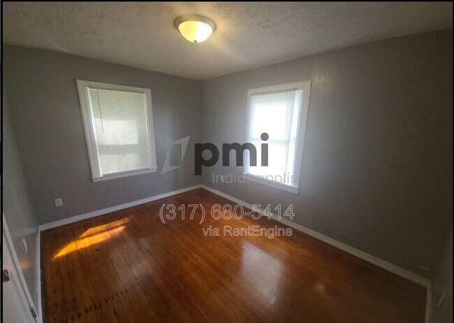 Foto del edificio - 4920 E 34th St