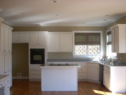 Building Photo - 136 Club View Dr