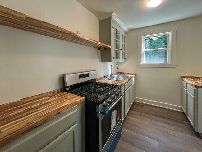 Building Photo - 128 Maywood Ln
