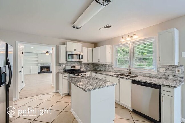 Foto del edificio - 2596 Loring Rd NW