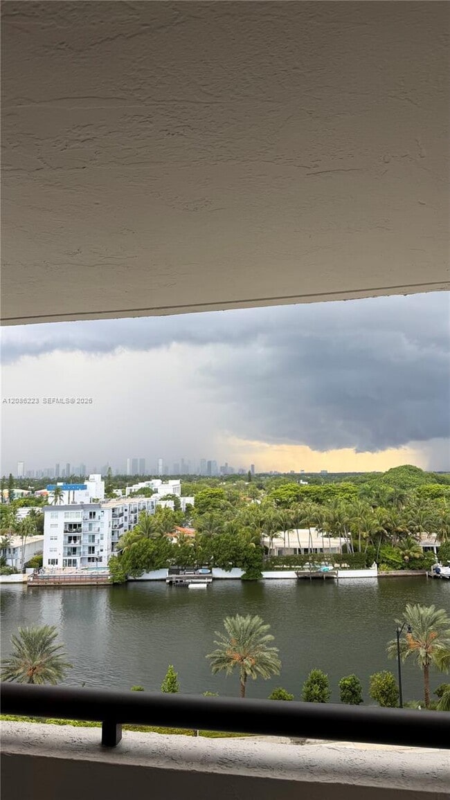 Foto del edificio - 2555 Collins Ave