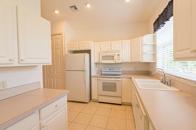 Building Photo - 7009 Torrey Pines Cir