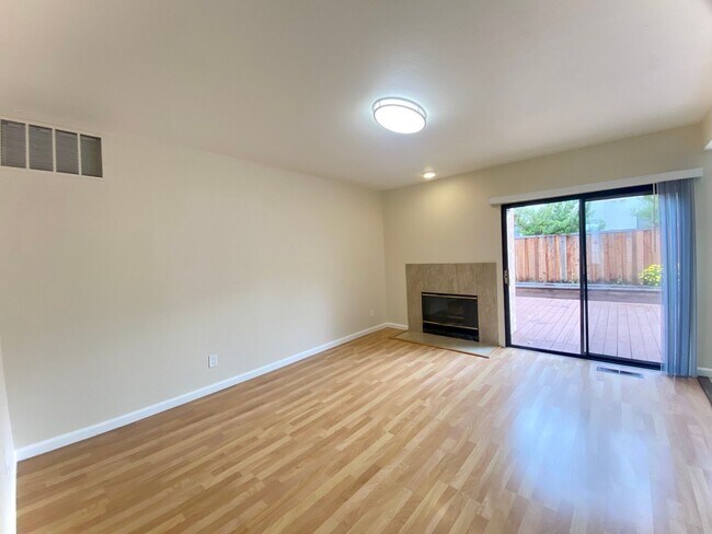 Building Photo - Dazzling 4-Bedroom Home for Rent - Mission San Jose!