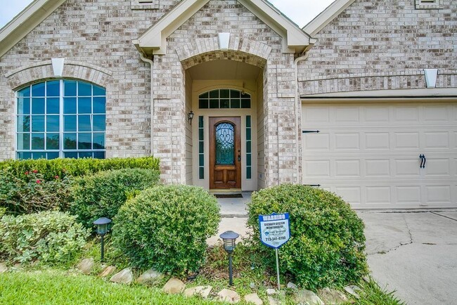 Building Photo - 16802 Village View Trail