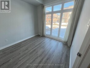 Building Photo - 913 Moses Tennisco St