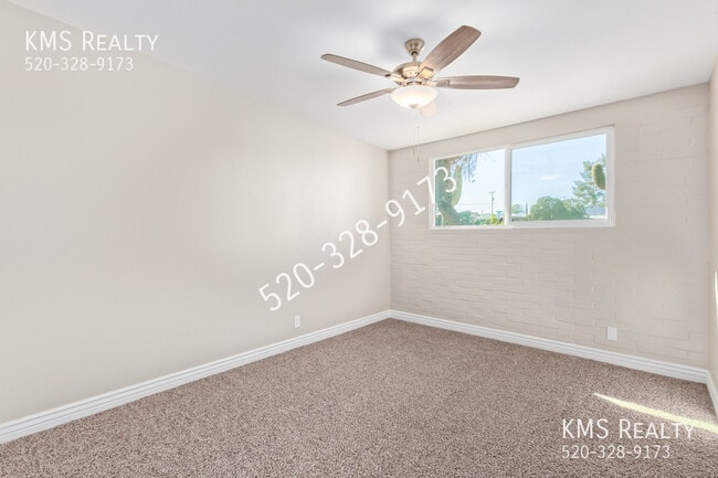 Building Photo - 3 Bedroom 2 Bath- 2811 S Lands End- OWNER/...