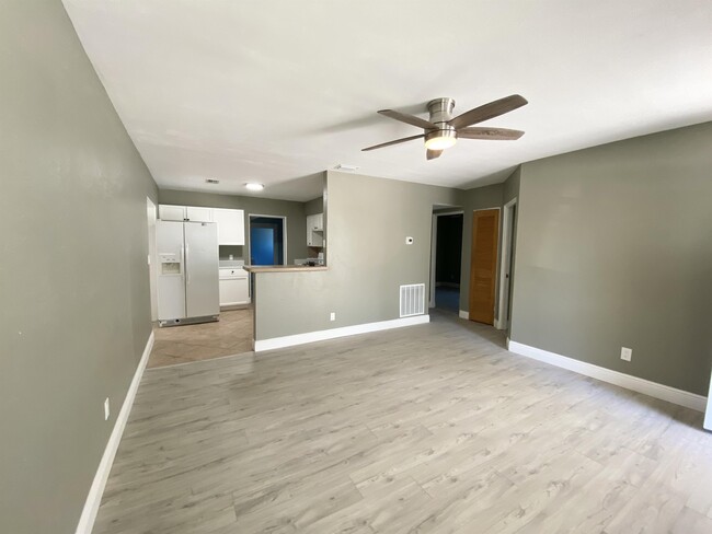 Building Photo - 2603 Quincy St S