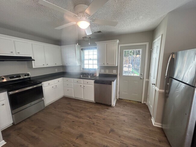 Building Photo - 106 Winterberry Ln