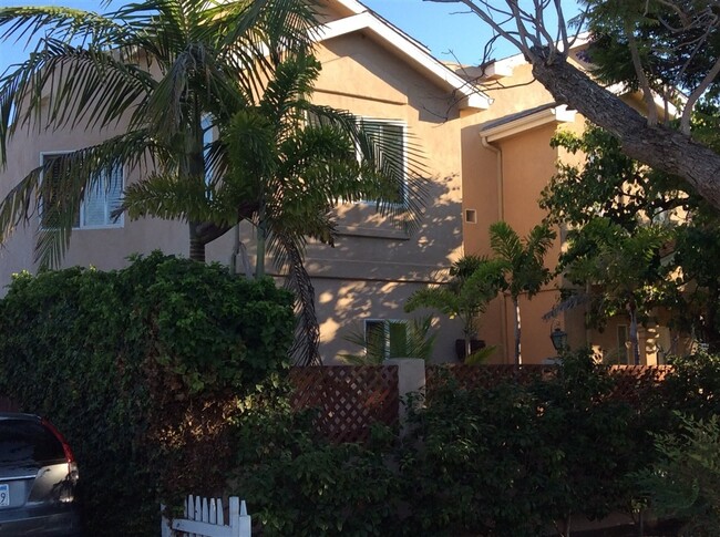 Foto del edificio - 1939 Felspar St