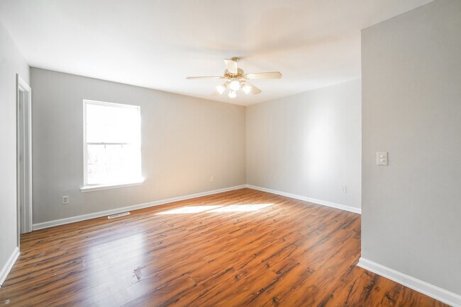 Foto del edificio - 250 Kendall Ln