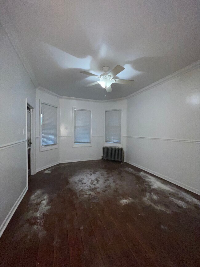 Building Photo - 834 S 13th St