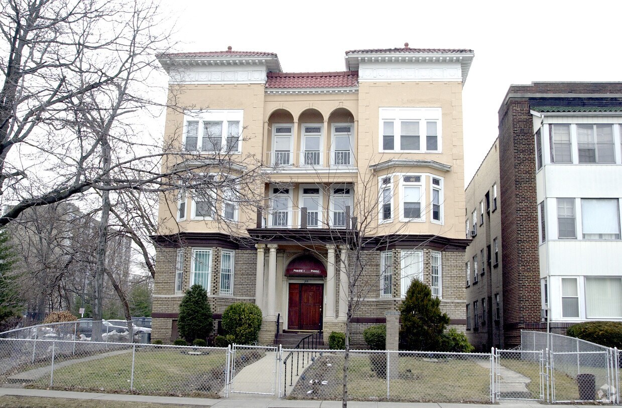 213 S Harrison St, East Orange, NJ 07018 Apartments in East Orange, NJ