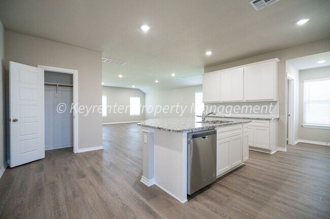 Foto del edificio - Gorgeous 4 Bed 2 Bath Home in Deer Creek School District!