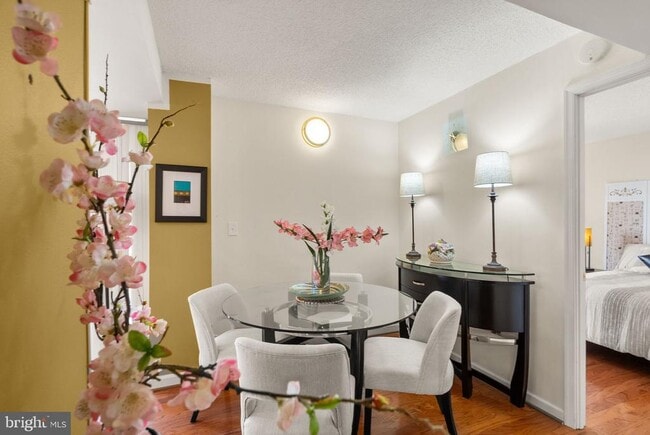 Foto del edificio - 1077 30th St NW