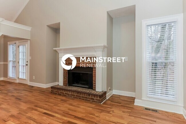 Foto del edificio - 4 Bedroom Pet-Friendly Home in Dallas, GA with Main Street Renewal