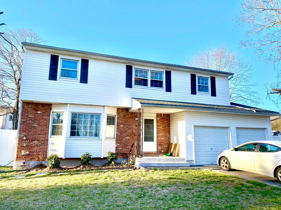 327 Cass St, Dix Hills, NY 11746 House Rental in Dix Hills, NY