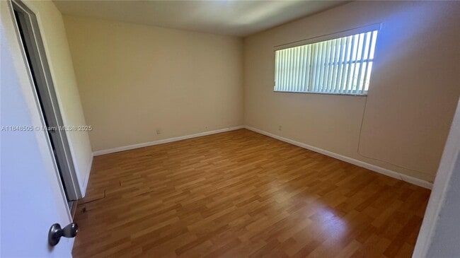 Foto del edificio - 8060 Fairview Dr