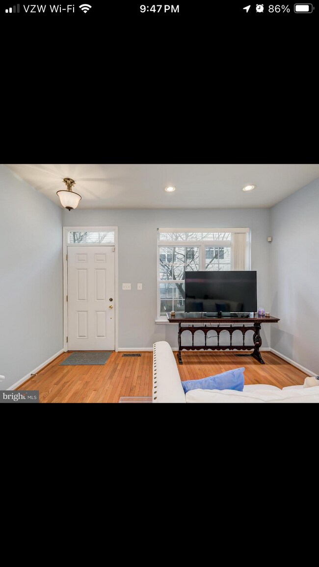 Foto del edificio - 37 Danbury St SW