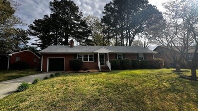 Building Photo - 207 Robin Rd