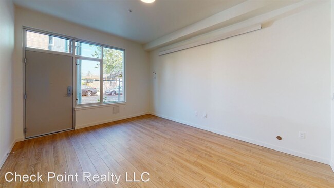 Building Photo - 505 NE Dekum St